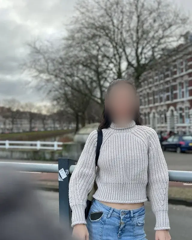 Julie - Image 3